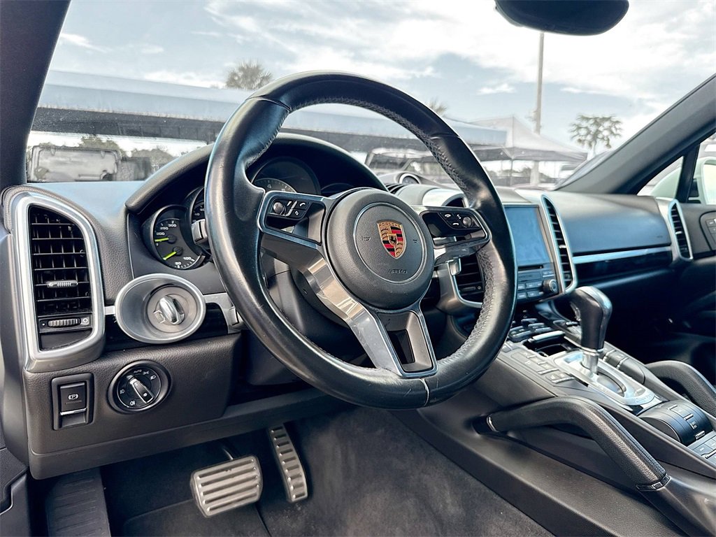 Used 2017 Porsche Cayenne S image 10