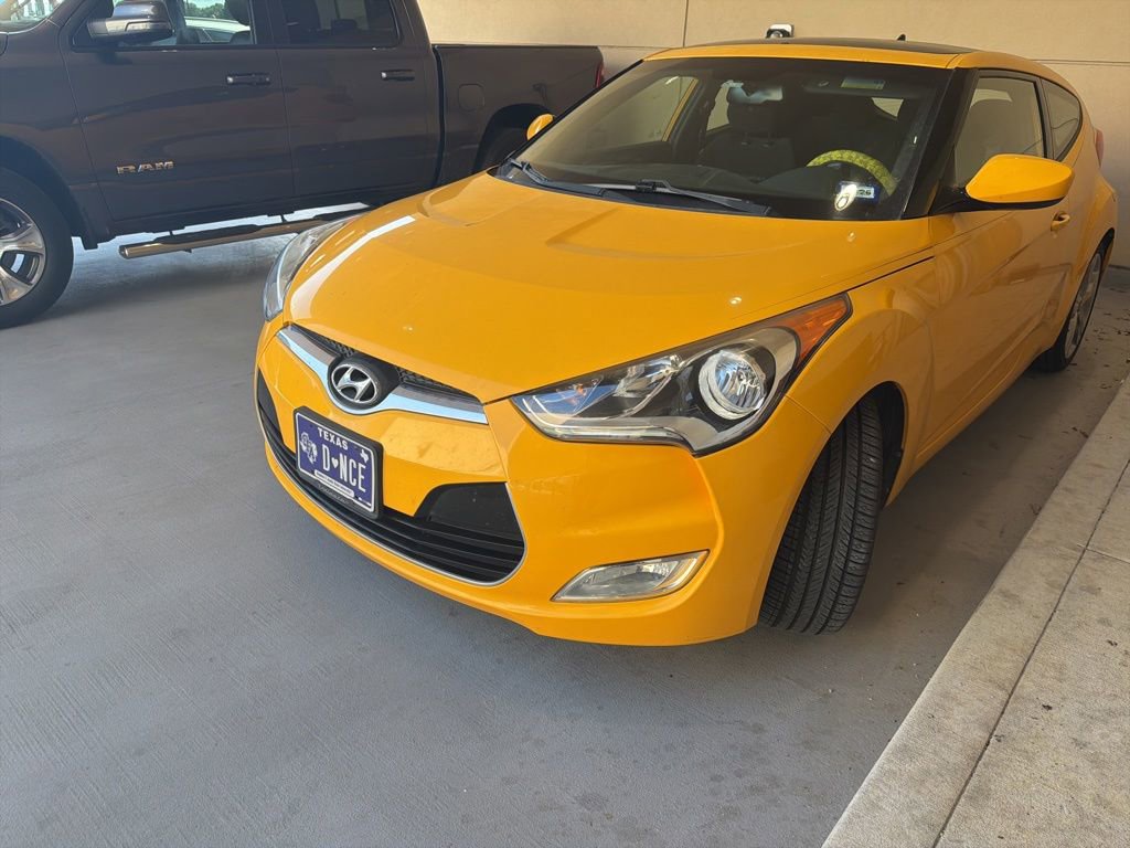 Used 2017 Hyundai Veloster Value Edition FWD video 1