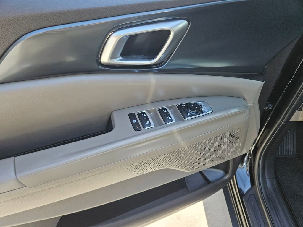 Used 2025 Kia Carnival image 15