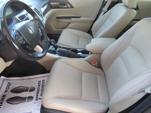 Used 2017 Honda Accord Touring image 37