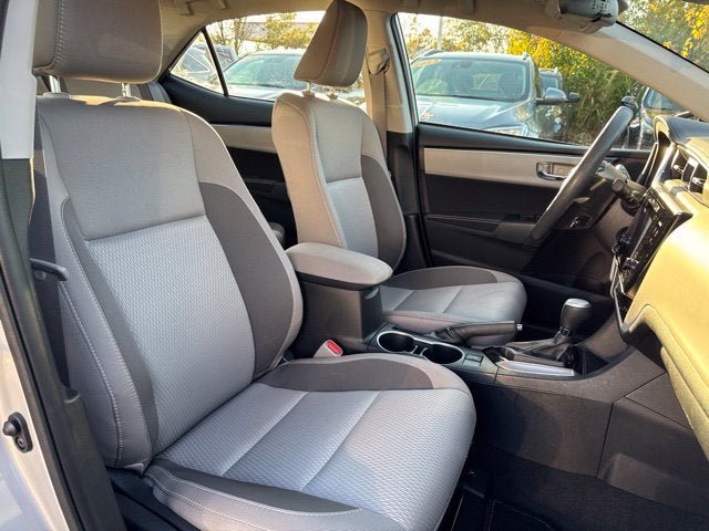 Used 2017 Toyota Corolla LE w/ Carpet Mat Package (TMS) FWD image 28