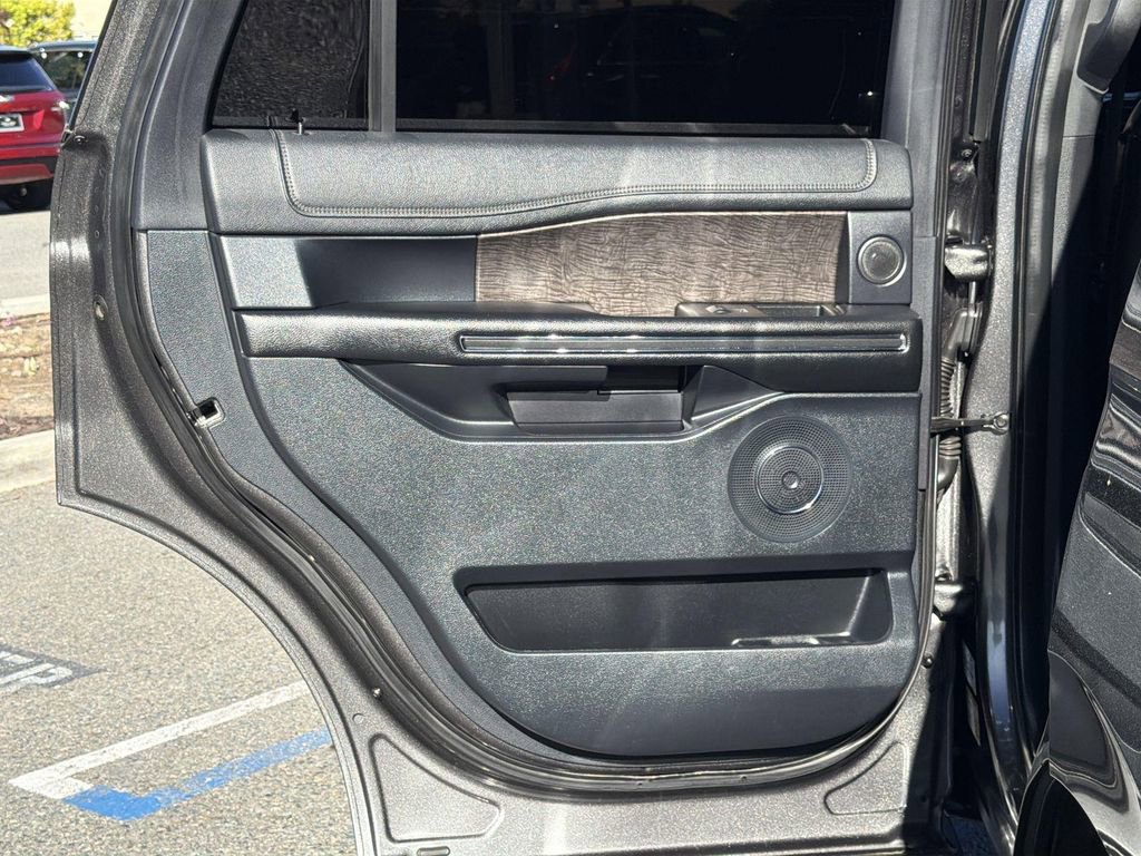 Used 2021 Ford Expedition Limited image 23