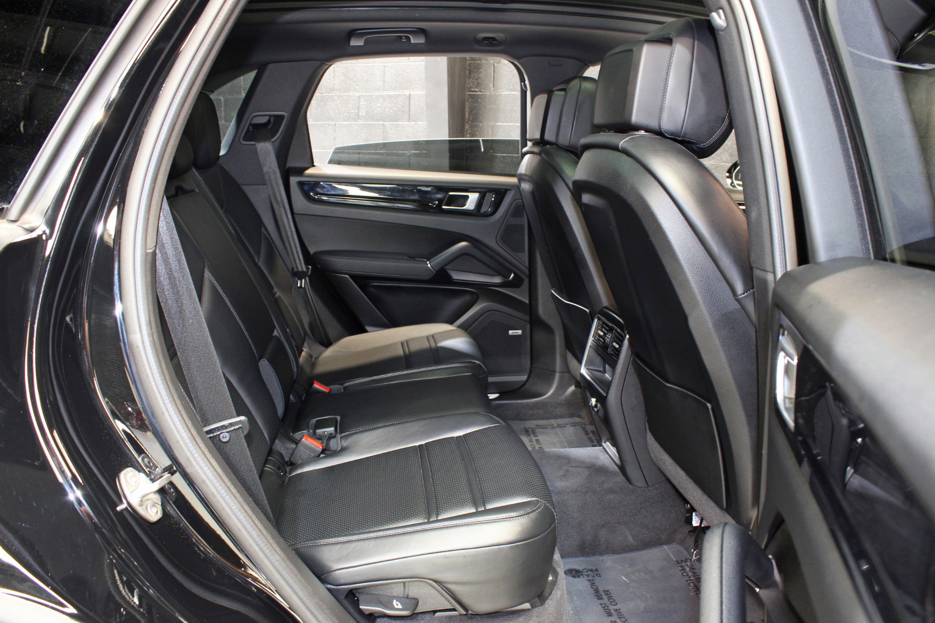 Used 2022 Porsche Cayenne E-Hybrid w/ Premium Package image 37