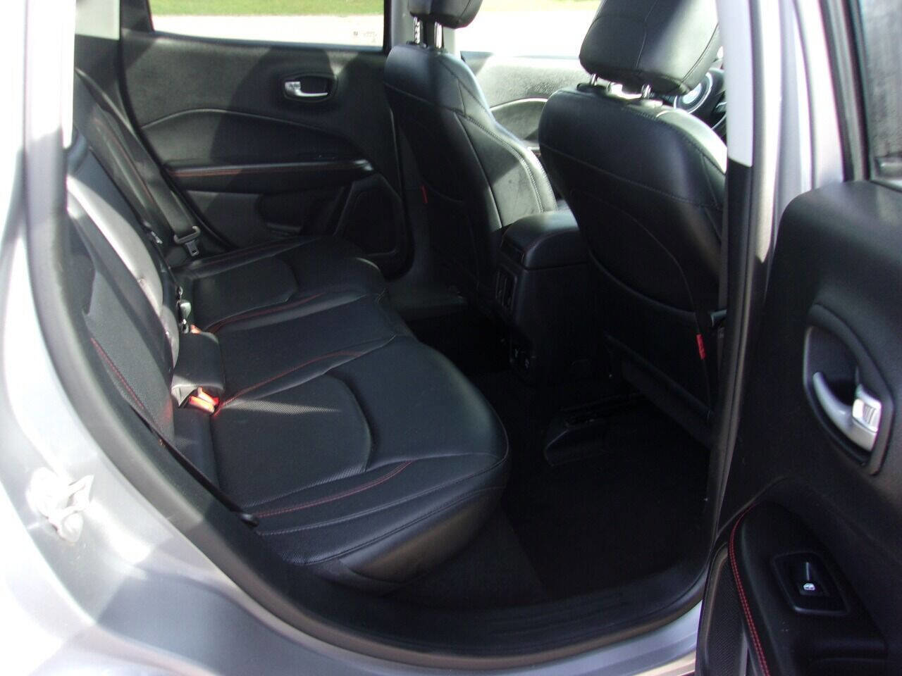 Used 2017 Jeep Compass Trailhawk w/ Leather Interior Group image 9