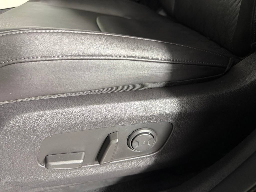 Used 2024 Kia Carnival EX FWD image 24