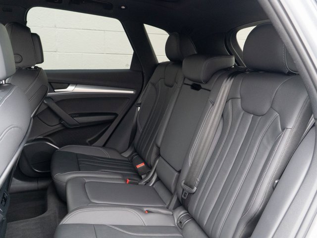 Certified 2025 Audi Q5 2.0T Premium w/ Convenience Plus Package image 18