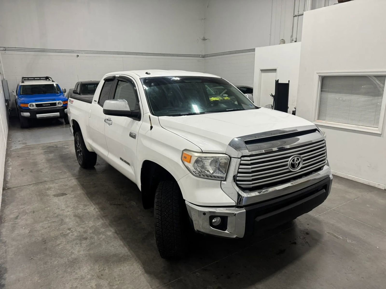 Used 2015 Toyota Tundra Limited w/ Limited Premium Package AWD/4WD image 8
