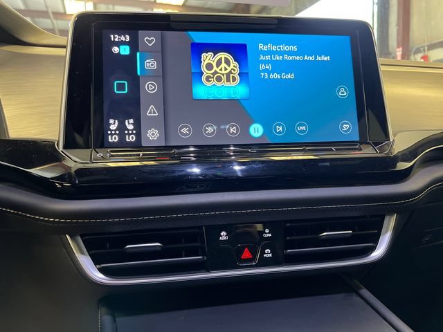 Certified 2024 Volkswagen Atlas Cross Sport SE FWD image 24