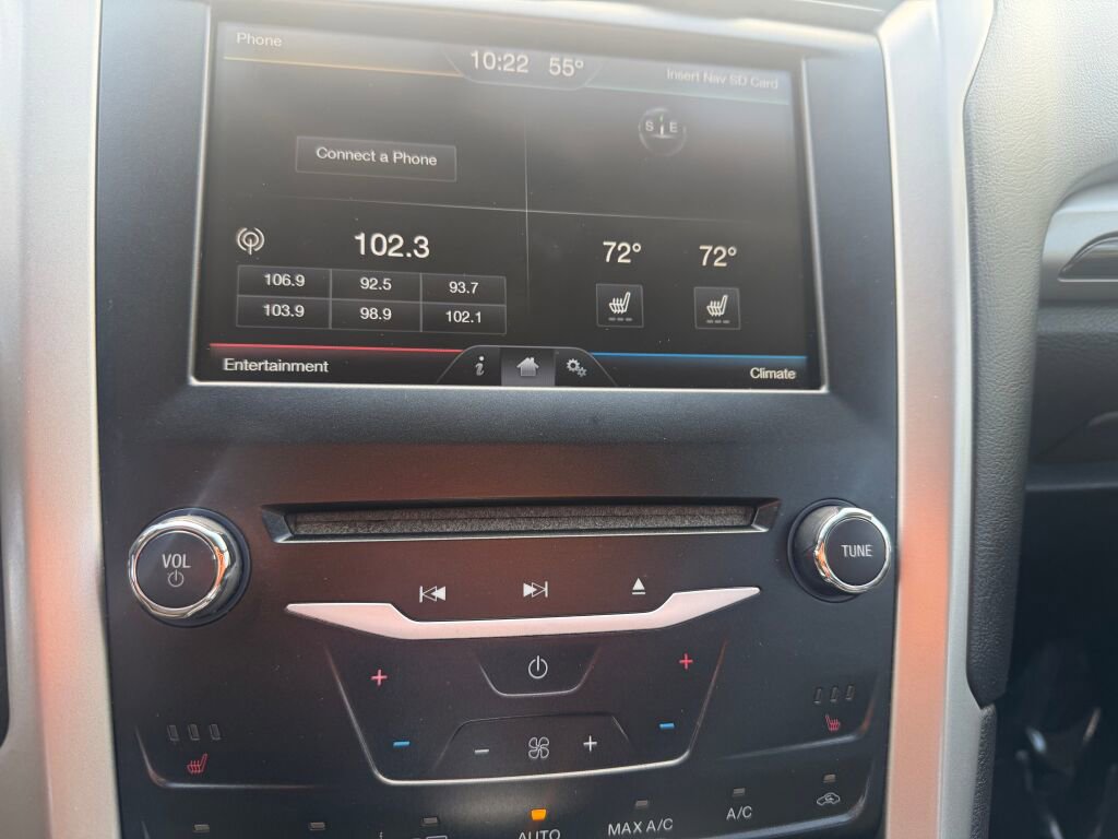 Used 2014 Ford Fusion SE w/ Equipment Group 202A FWD image 17
