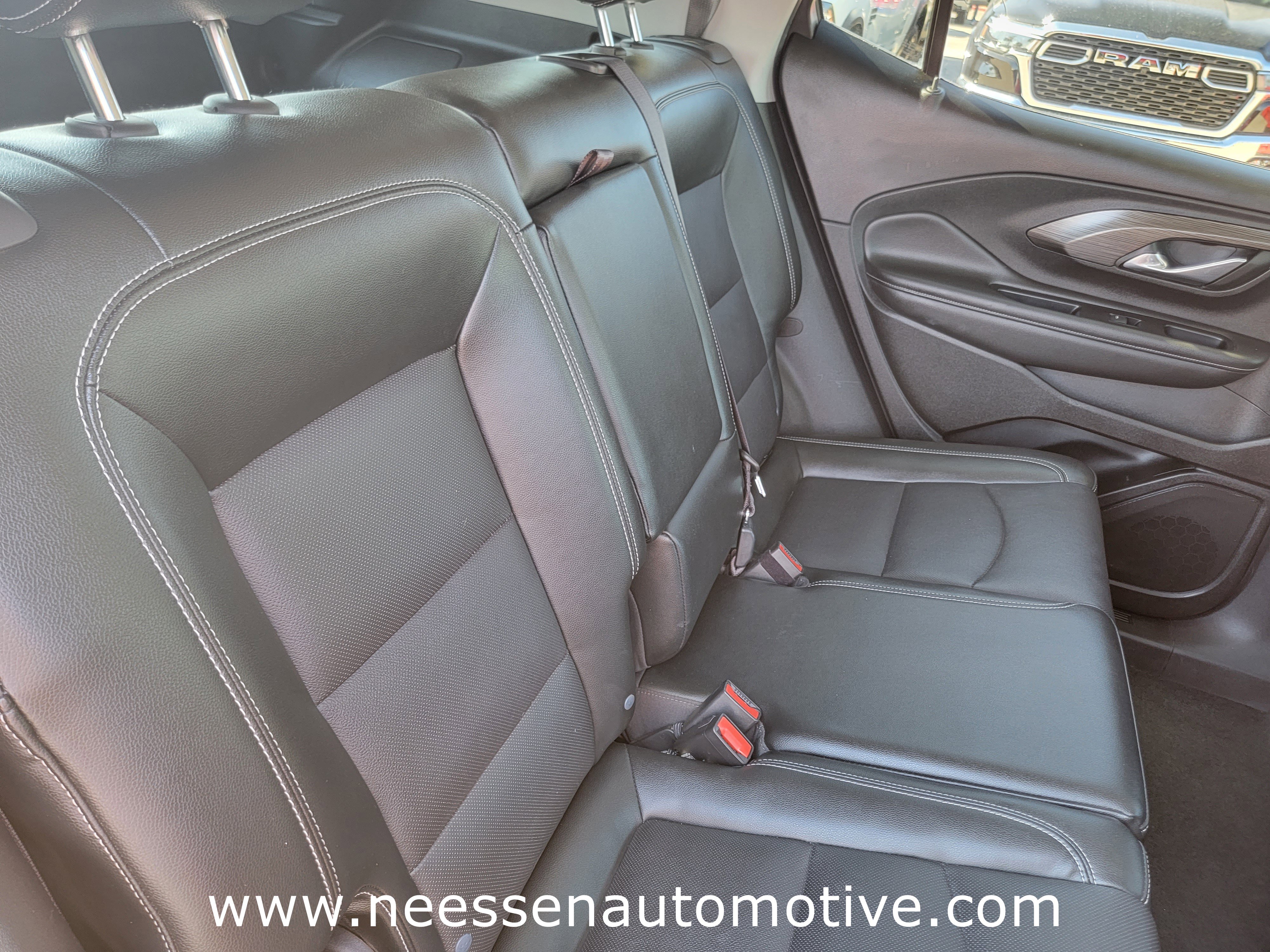 Used 2024 GMC Terrain SLT w/ Infotainment Package II image 12