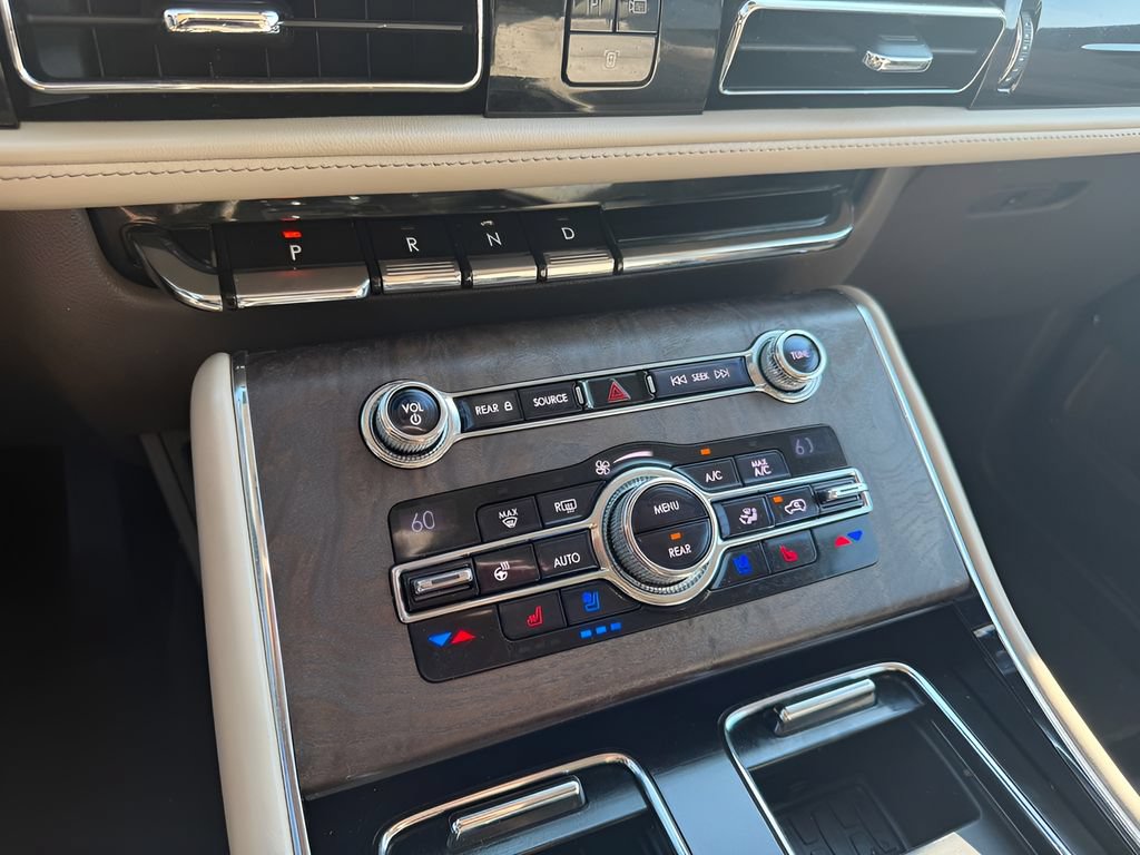 Used 2020 Lincoln Aviator Reserve w/ Equipment Group 201A RWD image 17