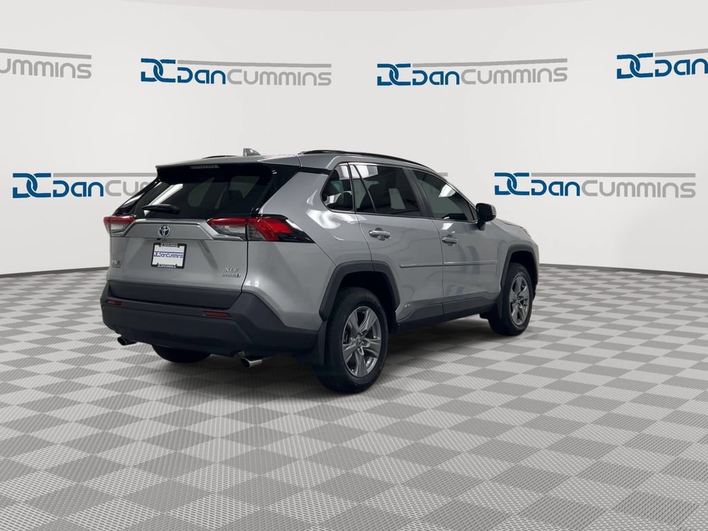 Used 2022 Toyota RAV4 XLE AWD/4WD image 8