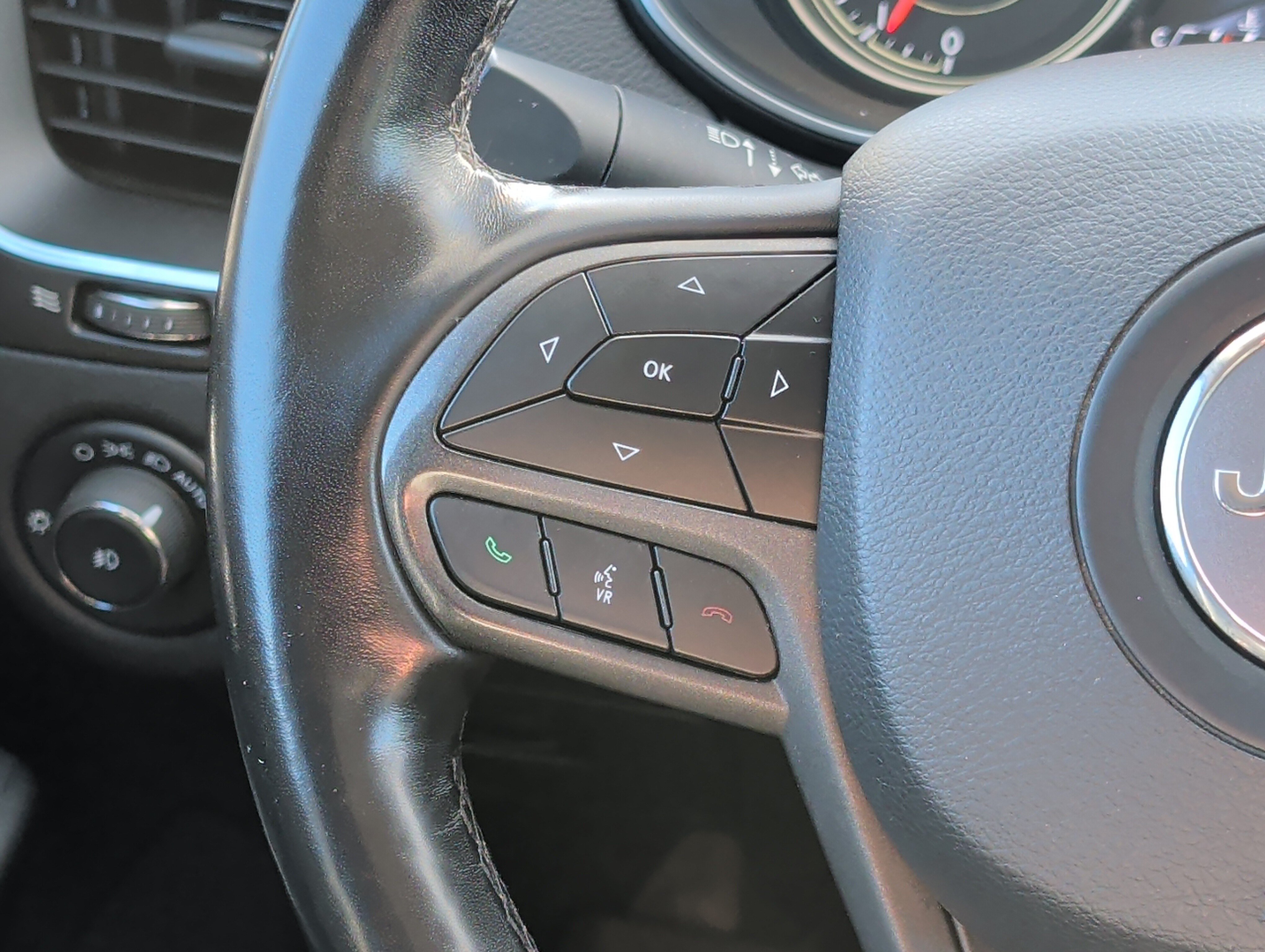 Used 2020 Jeep Cherokee Trailhawk w/ Cold Weather Group AWD/4WD image 27