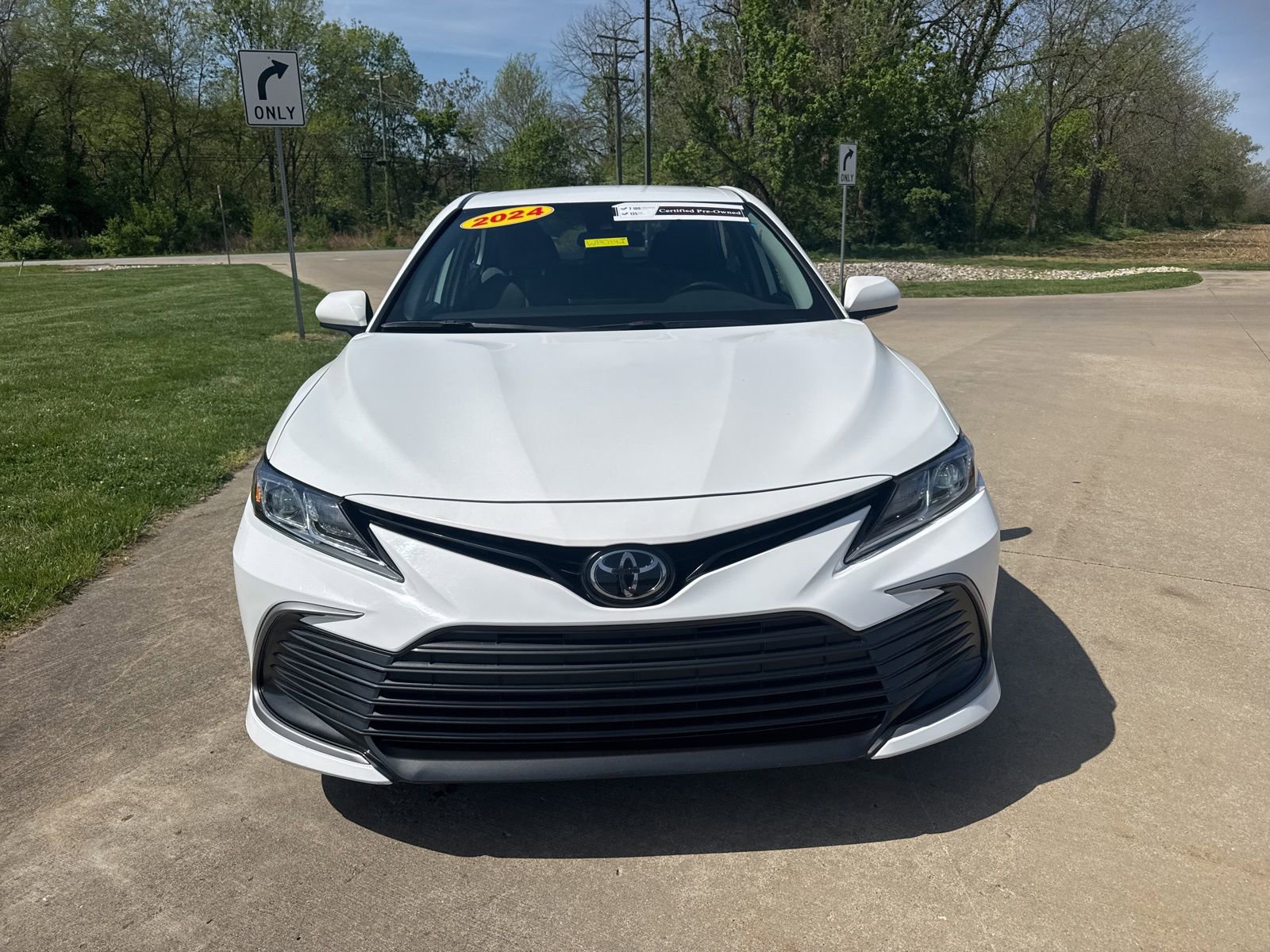 Used 2024 Toyota Camry LE FWD image 2