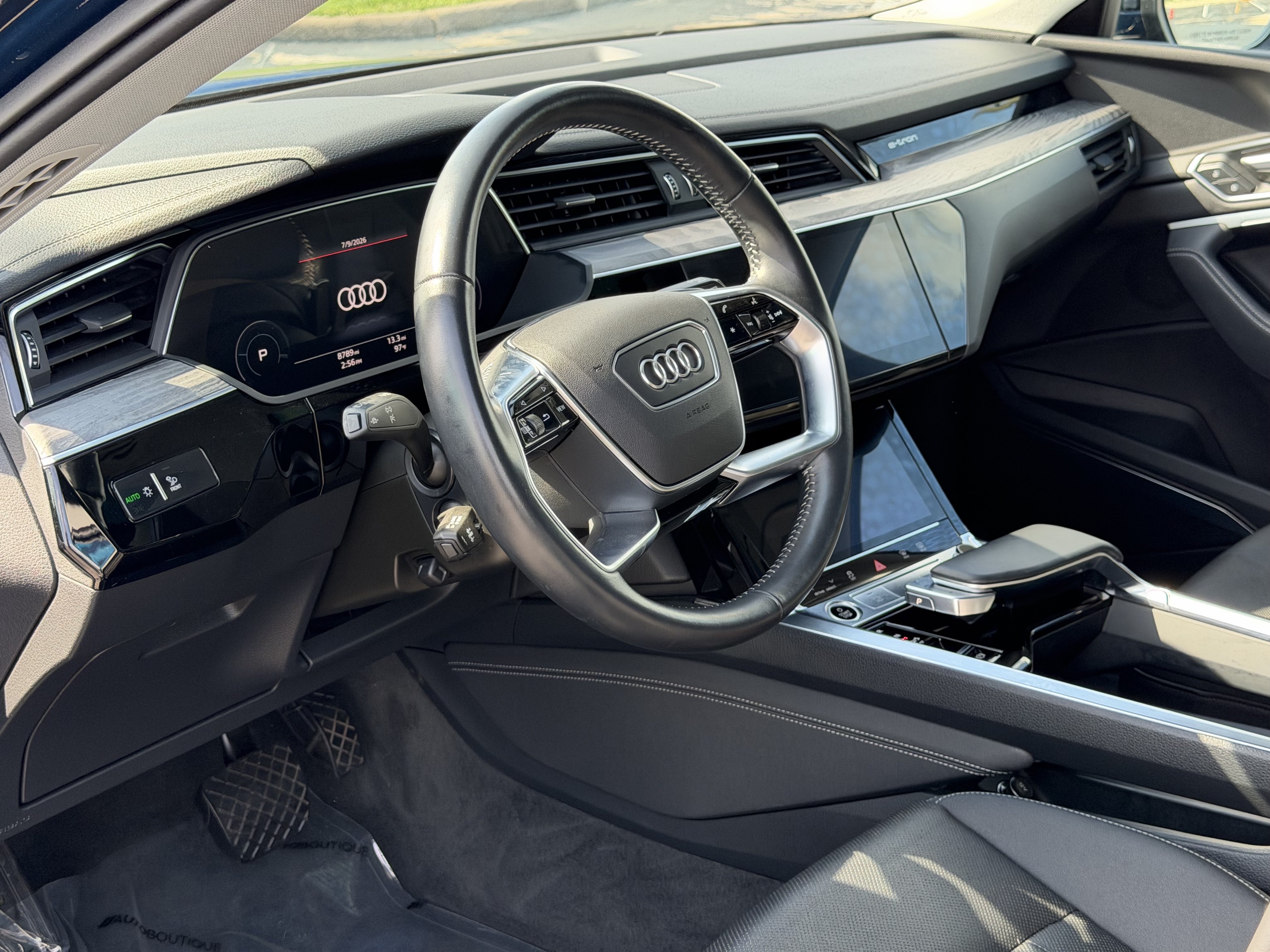 Used 2021 Audi e-tron Premium Plus w/ Premium Plus Package AWD/4WD image 12
