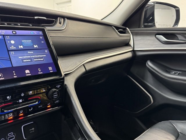 Used 2021 Jeep Grand Cherokee L Limited w/ Luxury Tech Group II image 27