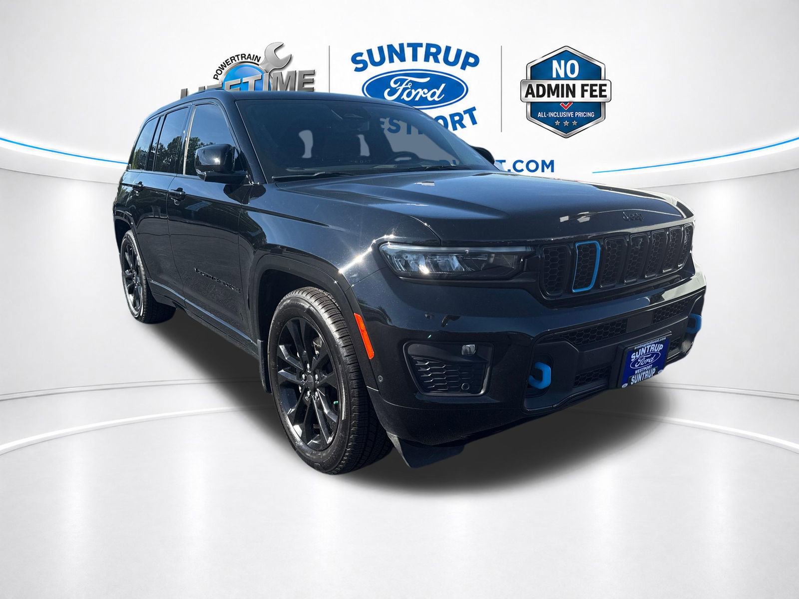 Used 2023 Jeep Grand Cherokee Overland w/ Advanced Protech Group III AWD/4WD image 2