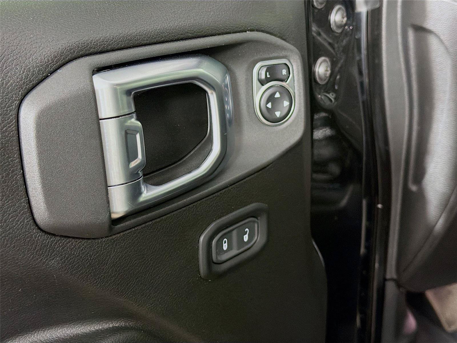 Used 2023 Jeep Gladiator Sport AWD/4WD image 24