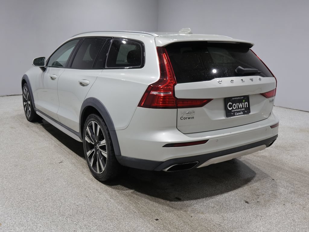 Used 2020 Volvo V60 T5 Cross Country AWD/4WD image 5