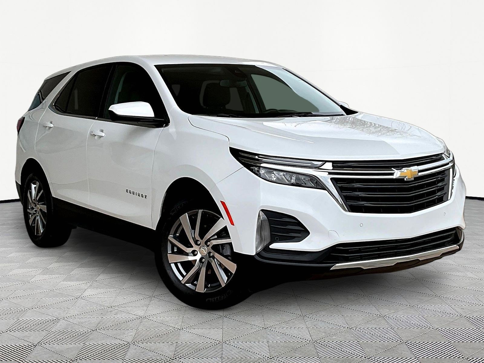 Used 2023 Chevrolet Equinox LT FWD image 3