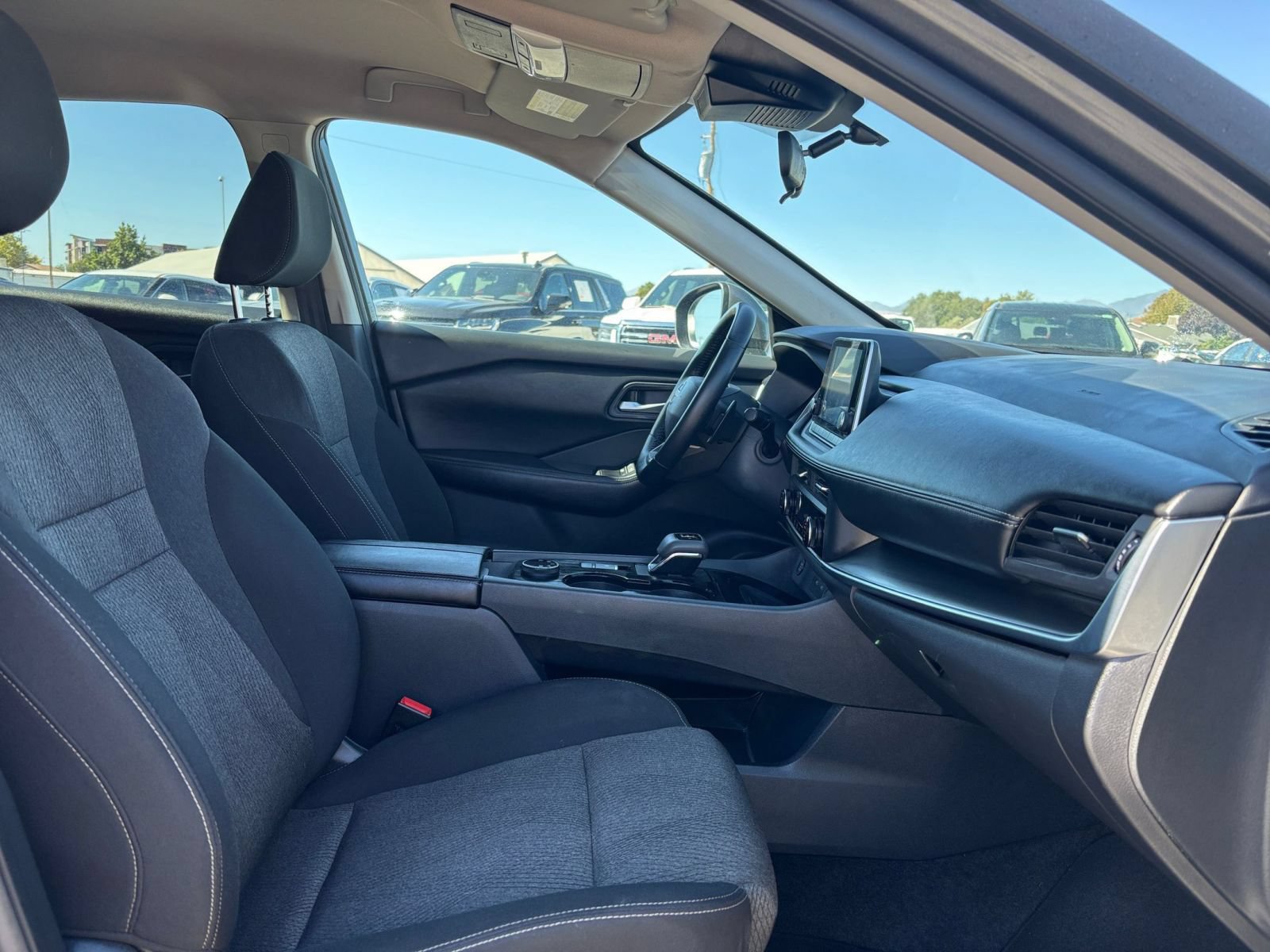 Used 2025 Nissan Rogue SV AWD/4WD image 37