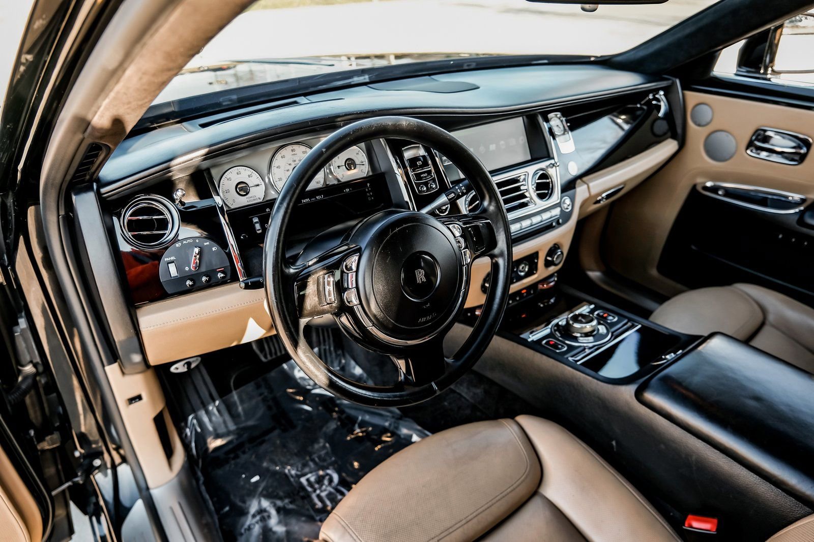 Used 2015 Rolls-Royce Ghost RWD image 3