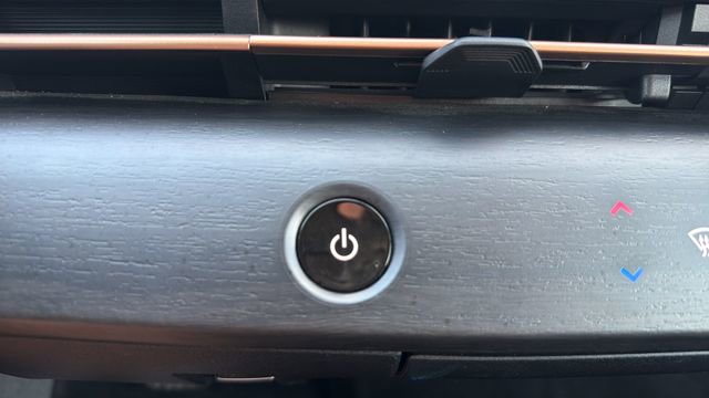 Used 2025 Nissan Ariya AWD image 10