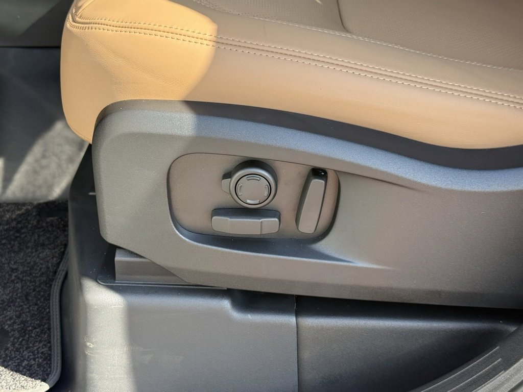 New 2026 Land Rover Defender 110 S image 13