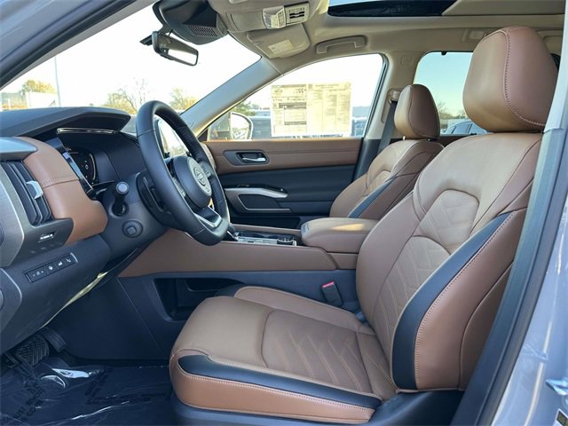 New 2025 Nissan Pathfinder Platinum w/ Cargo Package image 16
