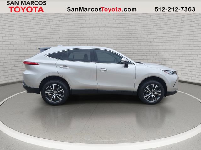 Used 2023 Toyota Venza LE image 4