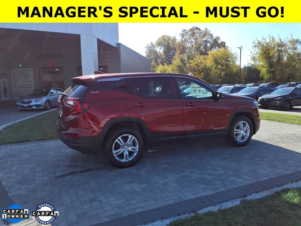 Used 2024 GMC Terrain SLE image 3