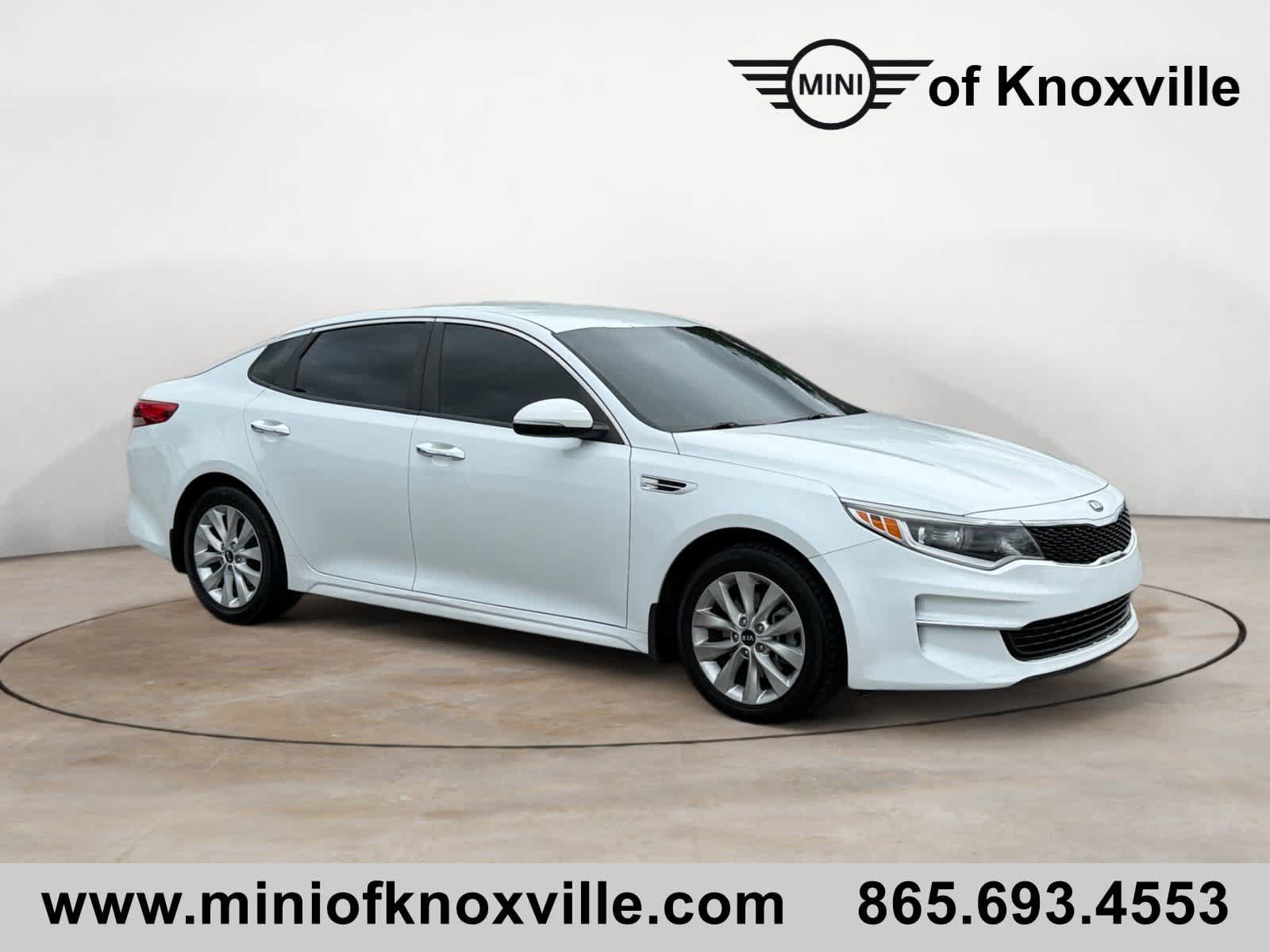 Used 2018 Kia Optima LX w/ 17" Alloy Wheels Package FWD image 1