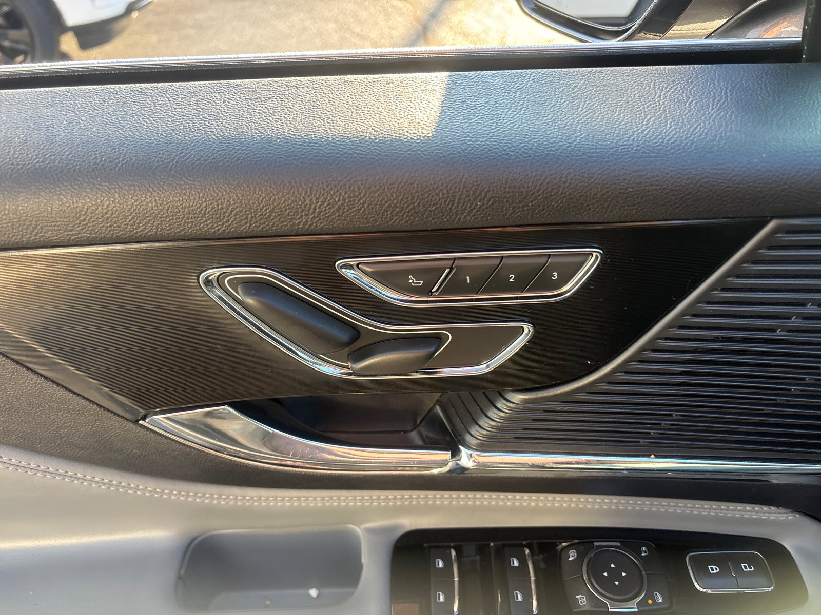 Used 2022 Lincoln Corsair FWD image 12