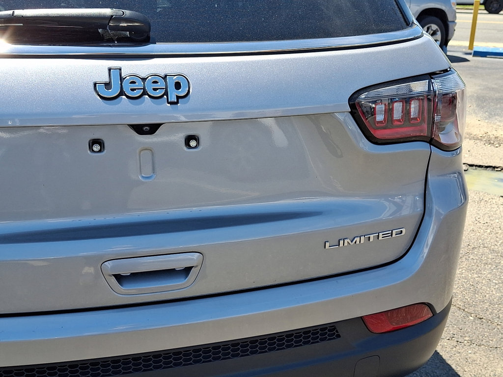 Used 2022 Jeep Compass Limited AWD/4WD image 16