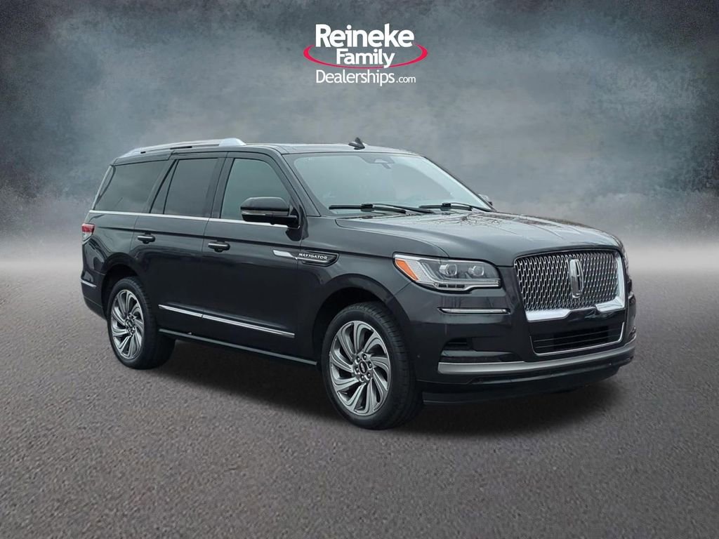 Used 2023 Lincoln Navigator Reserve AWD/4WD image 3