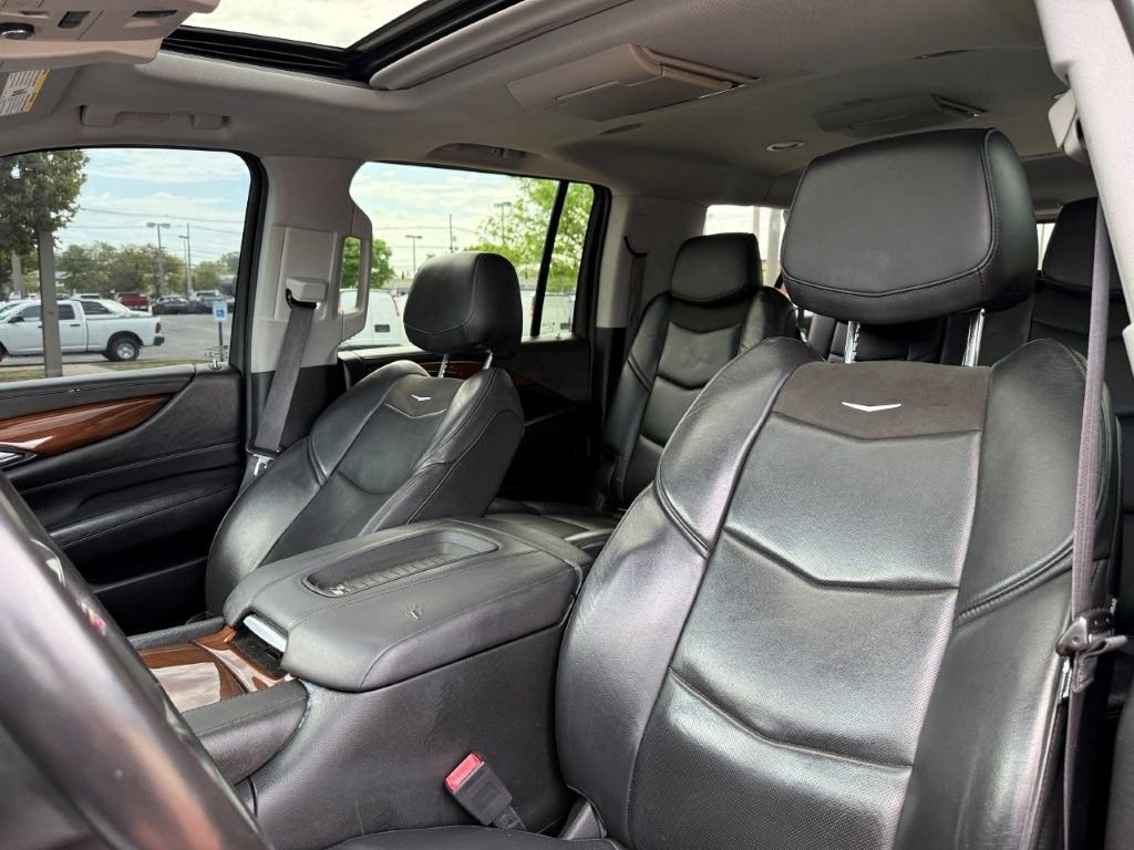 Used 2018 Cadillac Escalade ESV Premium Luxury AWD/4WD image 16