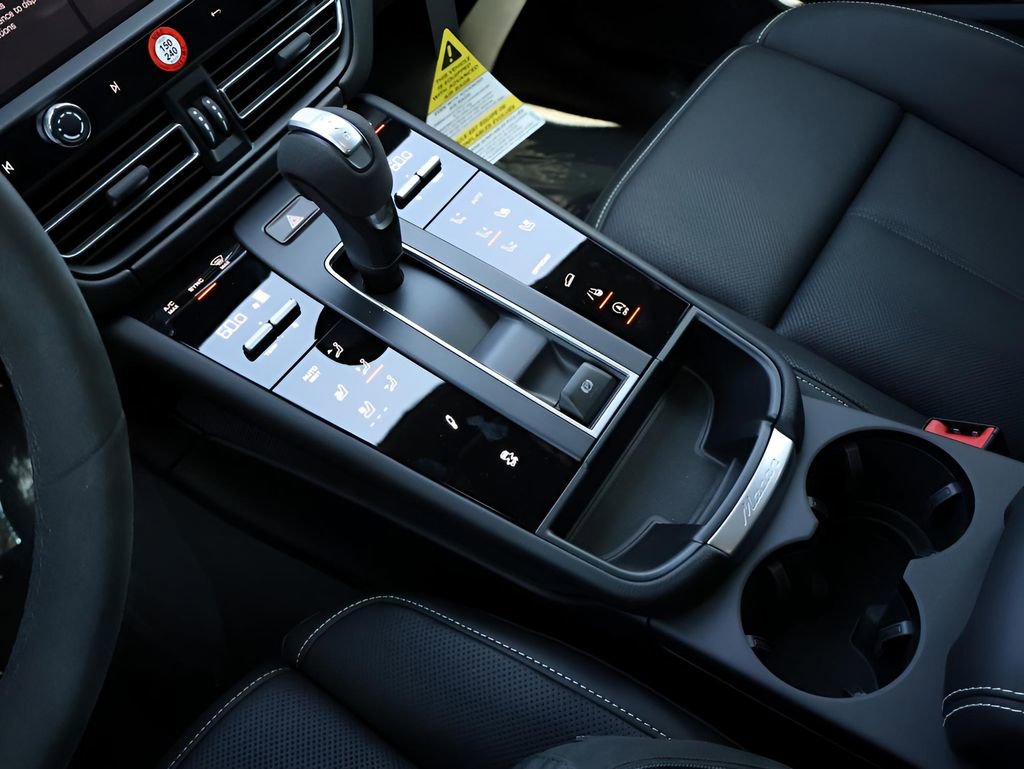 Certified 2025 Porsche Macan Turbo image 26