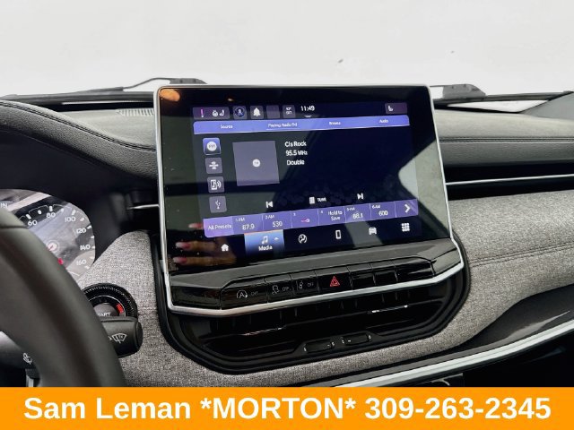 Used 2023 Jeep Compass Latitude w/ Sun and Sound Group AWD/4WD image 14