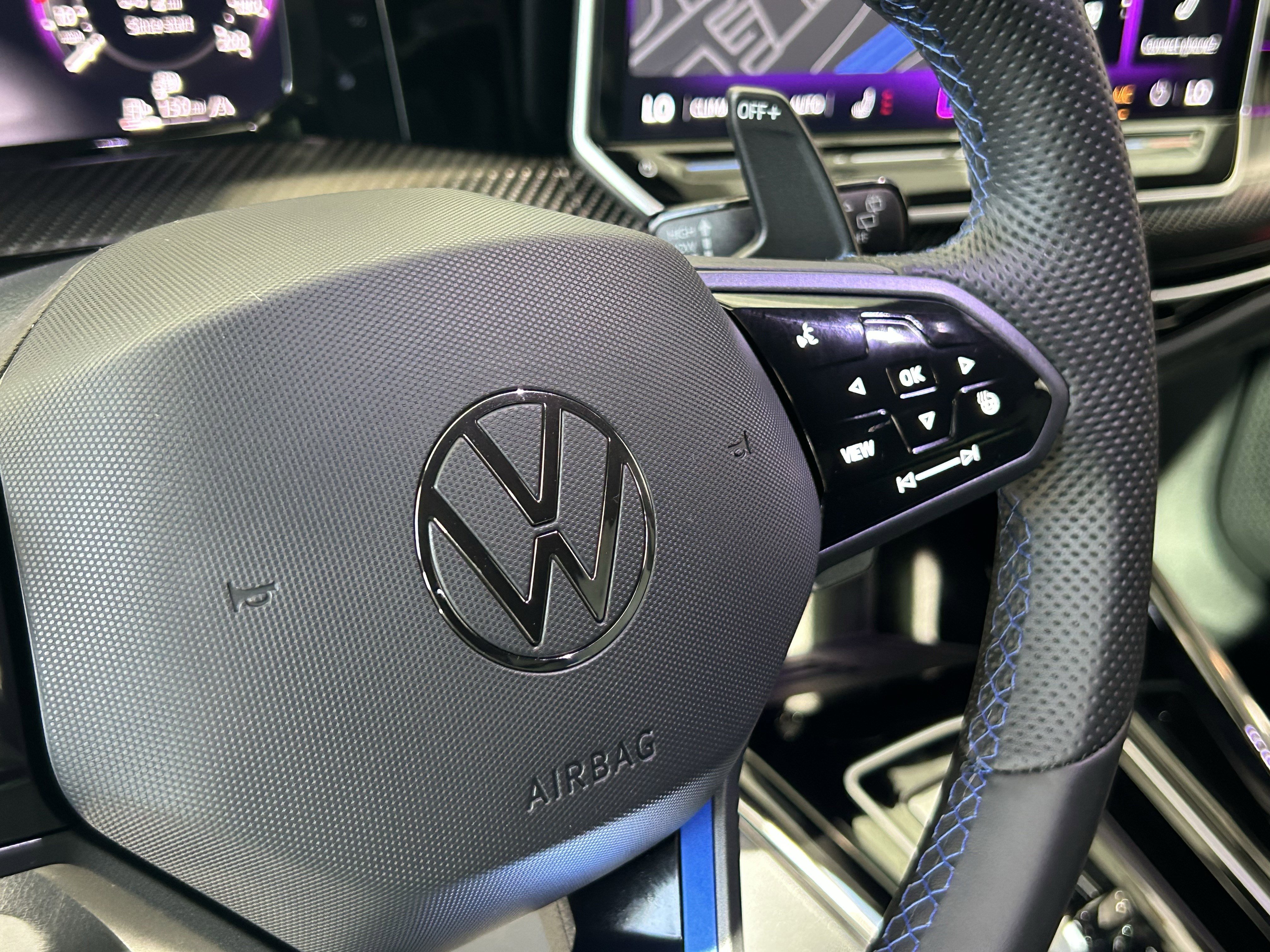 Used 2025 Volkswagen Golf R Black Edition AWD/4WD image 24