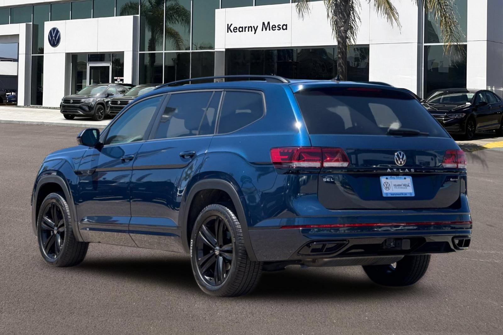 Used 2023 Volkswagen Atlas SEL R-Line AWD/4WD image 6