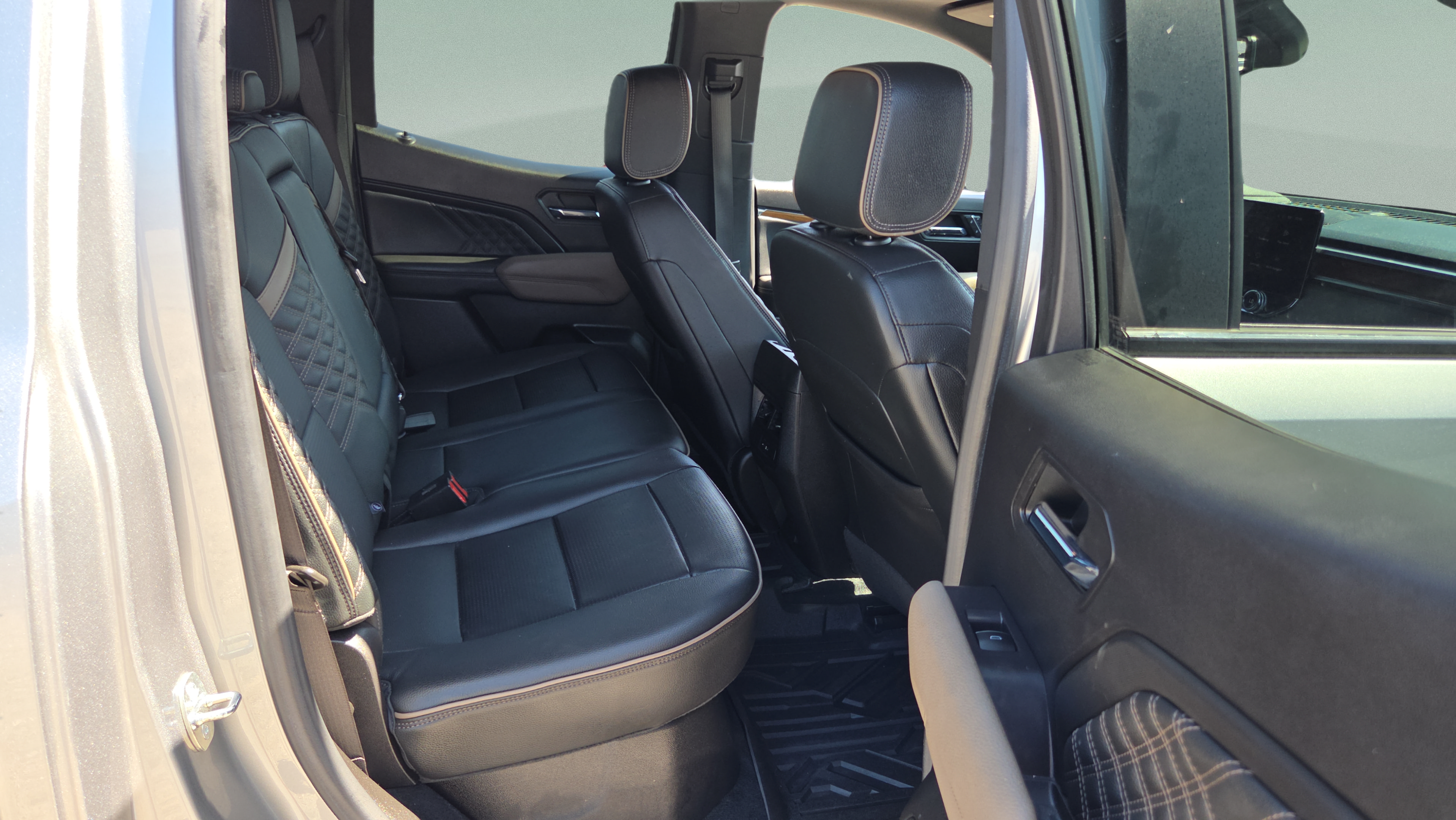 Used 2023 GMC Canyon Denali AWD/4WD image 14