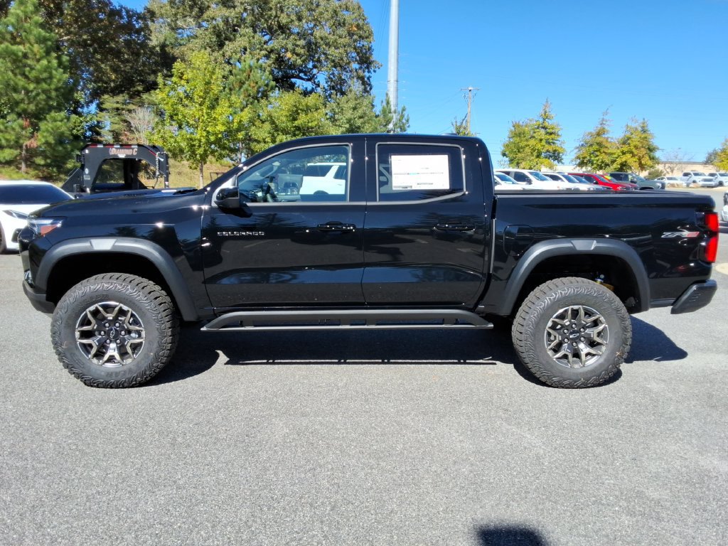 New 2026 Chevrolet Colorado ZR2 w/ Technology Package AWD/4WD image 8