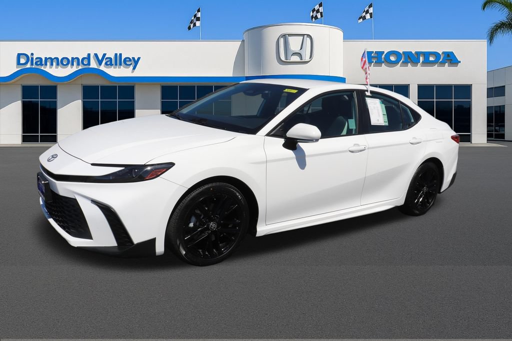 Used 2025 Toyota Camry SE FWD image 3