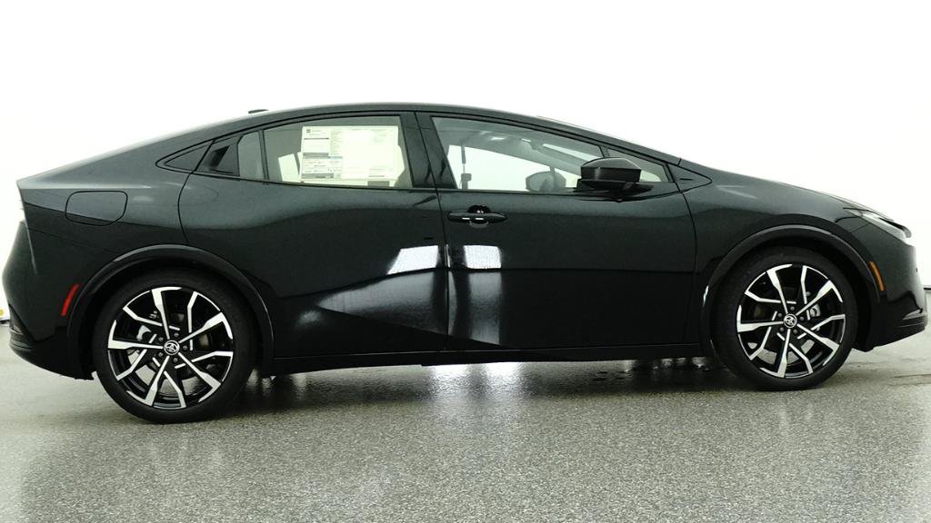 New 2026 Toyota Prius Plug-In Hybrid FWD image 30