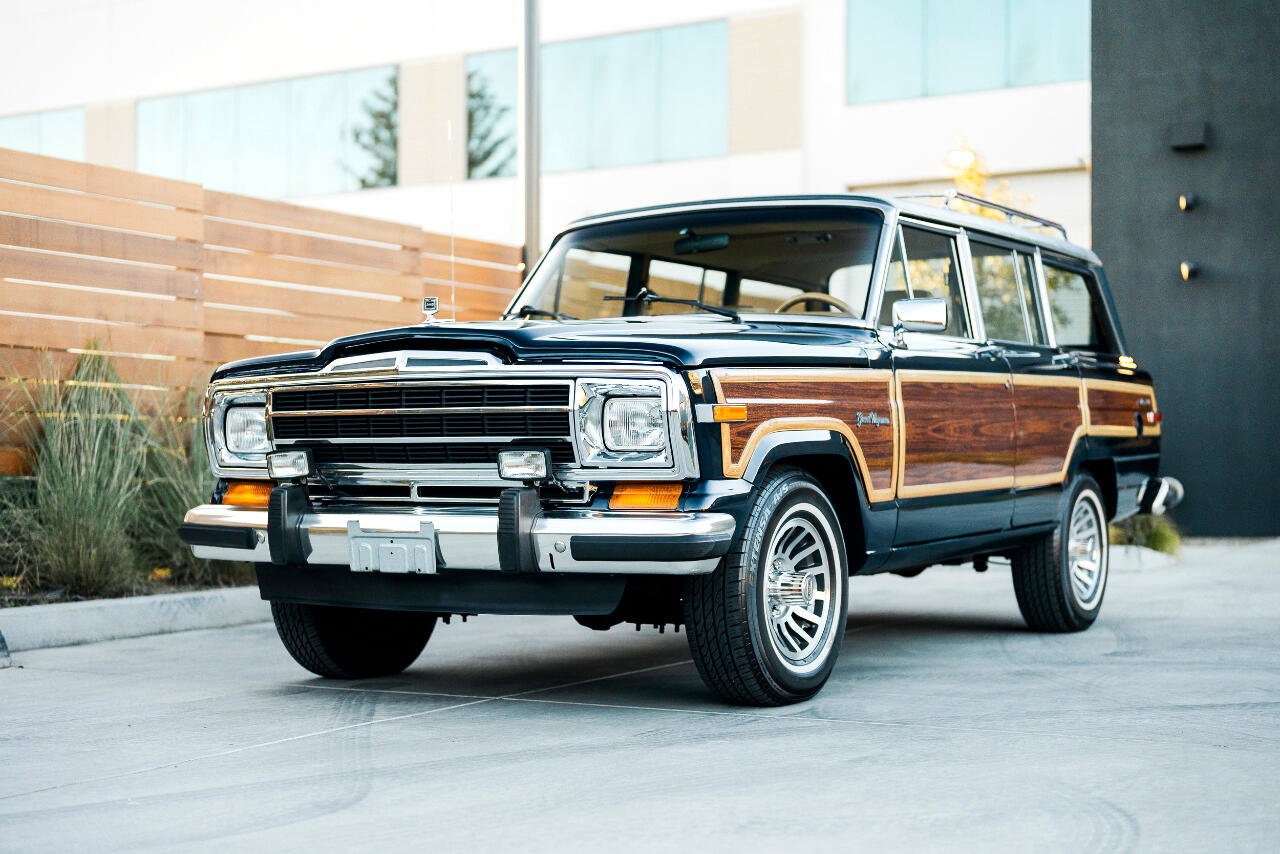 Used 1987 Jeep Grand Wagoneer image 4