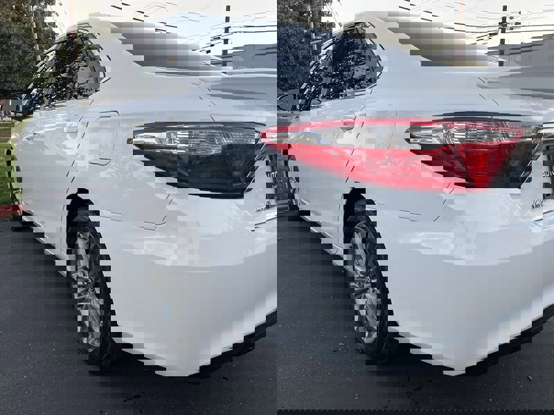 Used 2017 Toyota Camry SE image 10