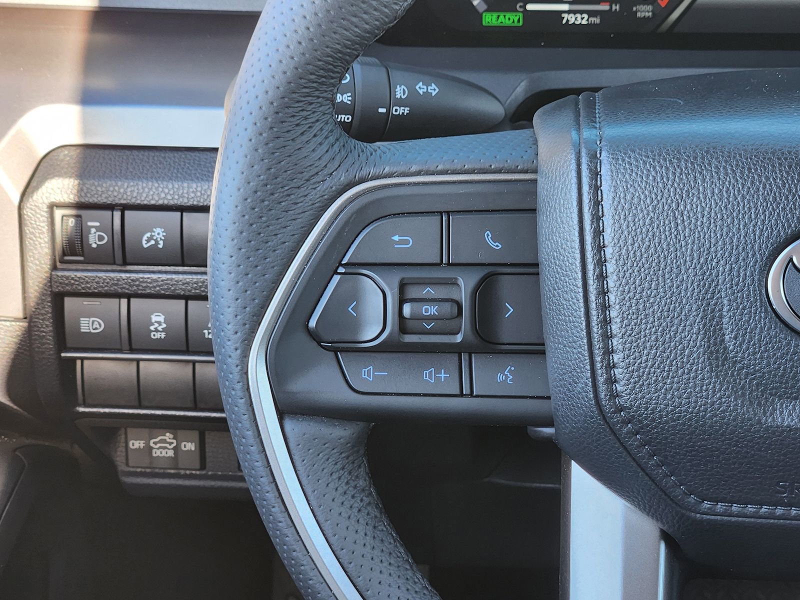 Used 2025 Toyota Tacoma TRD Off-Road image 31