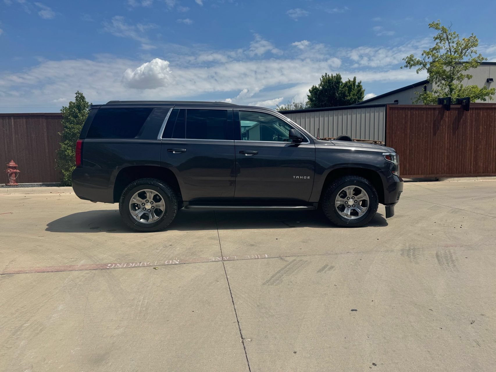 Used 2018 Chevrolet Tahoe LS w/ Skid Plate Package AWD/4WD image 2