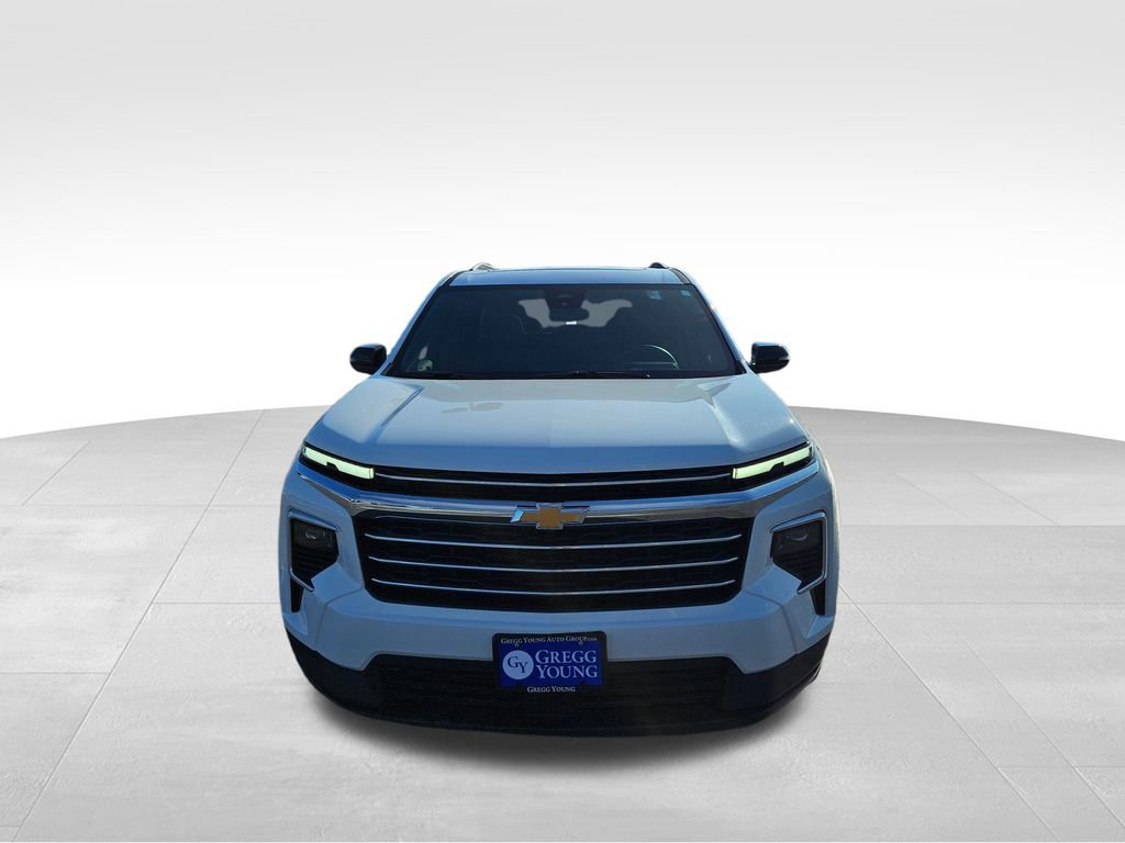 Used 2025 Chevrolet Traverse LT w/ Sun and Wheel Package image 3