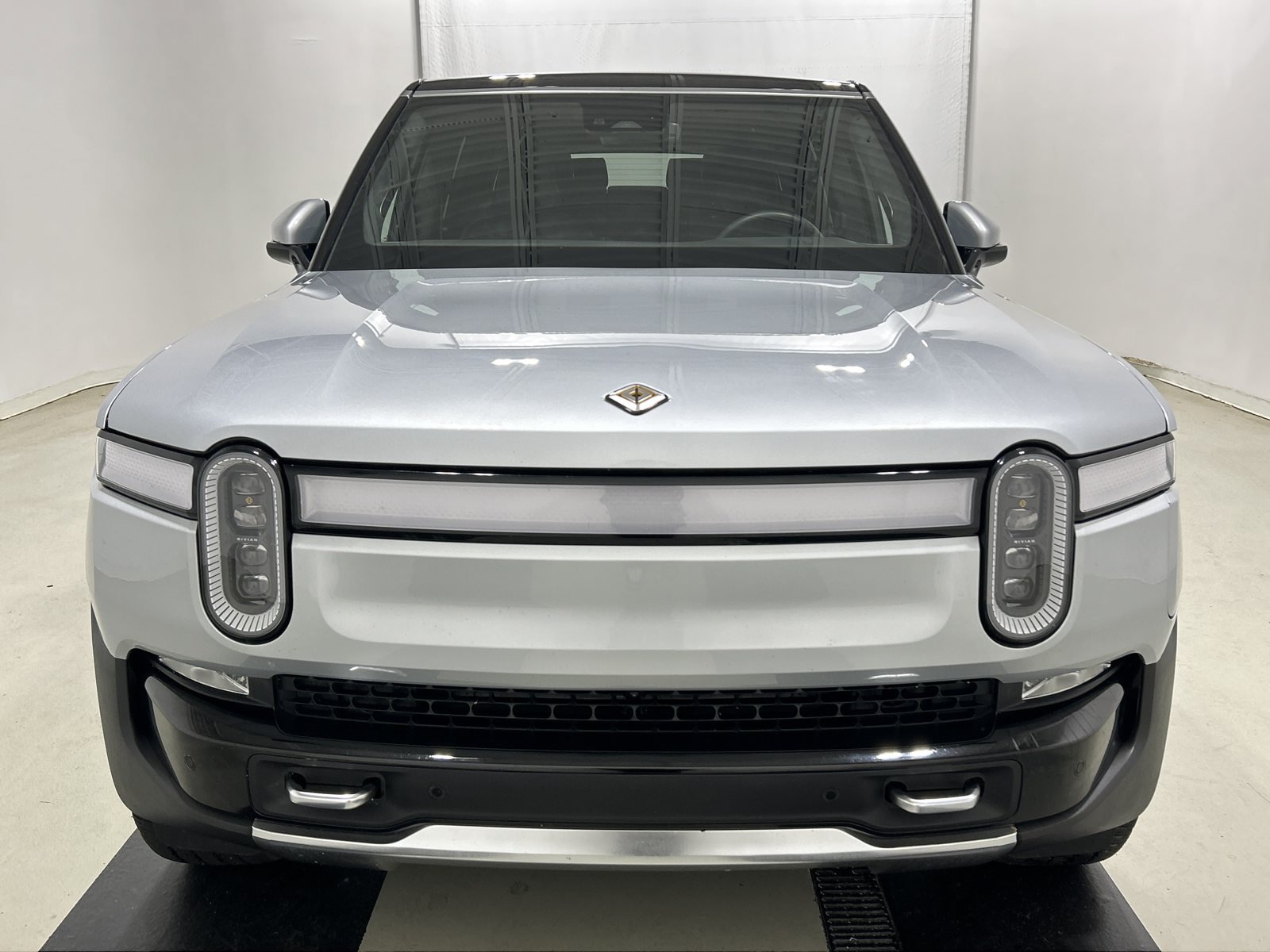 Used 2023 Rivian R1S Adventure Quad AWD/4WD image 8